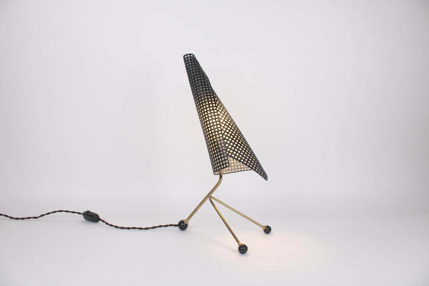 Tripod table lamp brass and metal 1950s