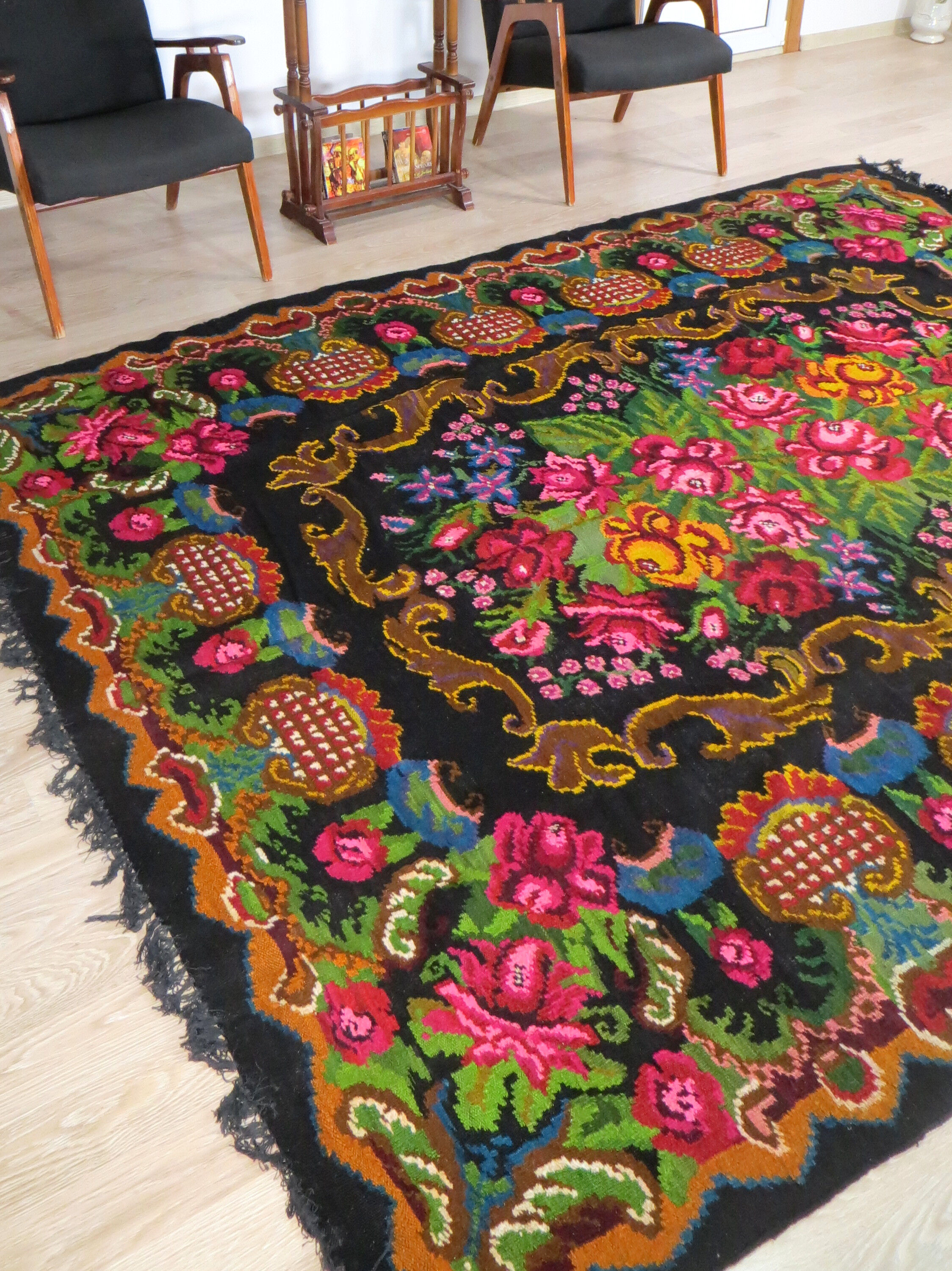 Moldovan carpet 213 cm x 279cm