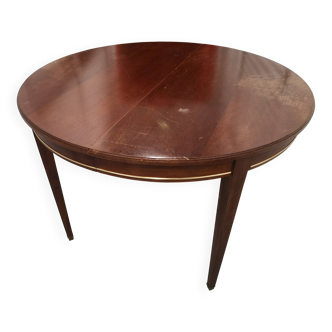 Round dining room table