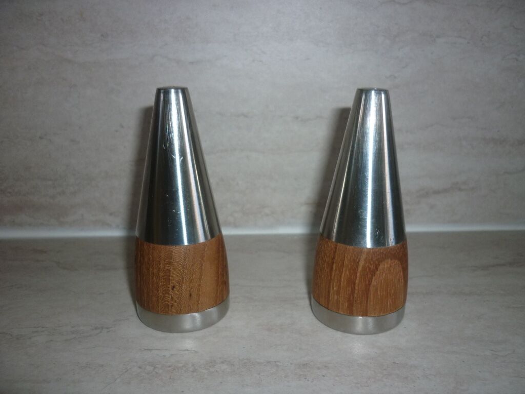 Salt shaker and pepper for the table, in wood and stainless steel