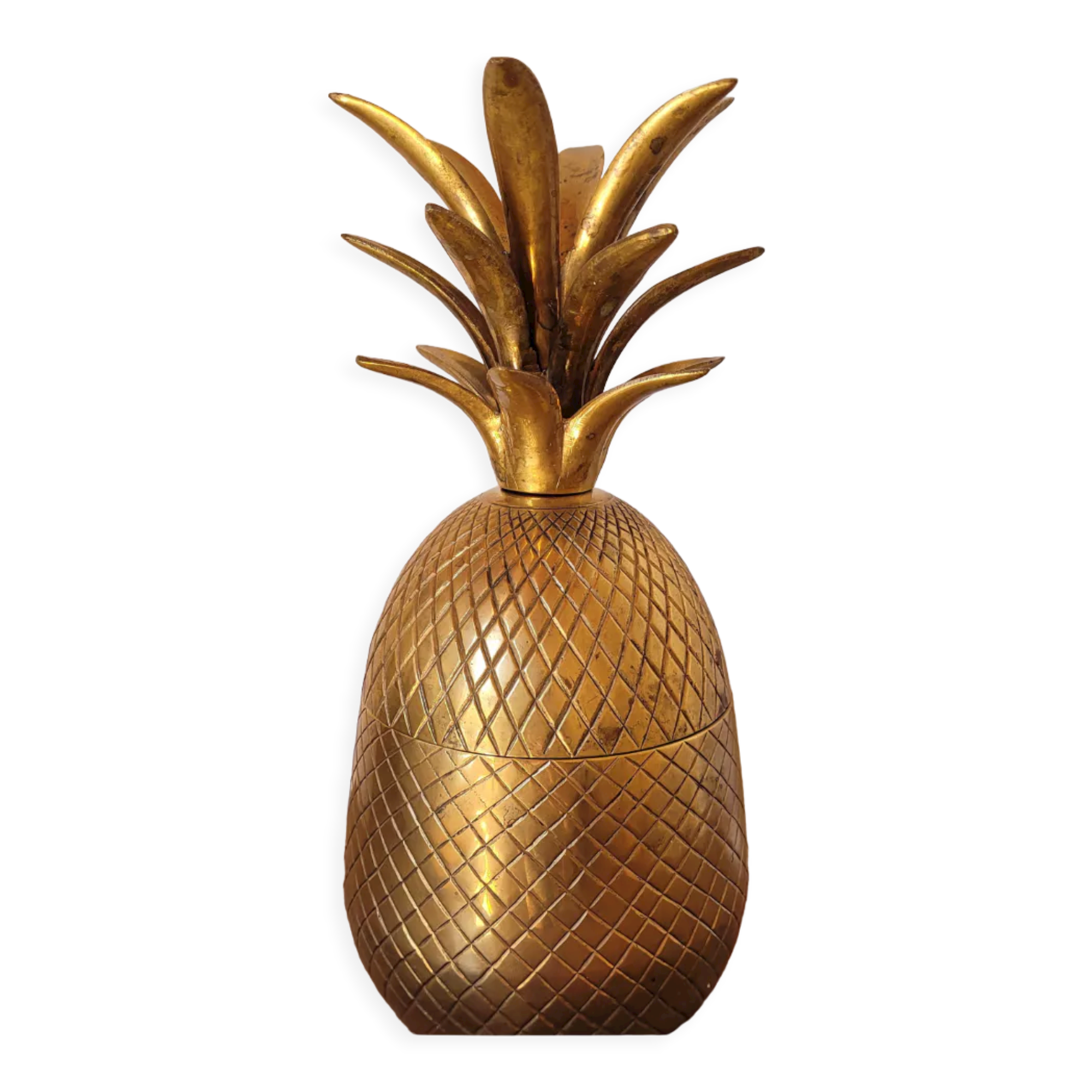 Pineapple shaped covered pot