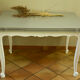 Table à manger relookée grise et crème