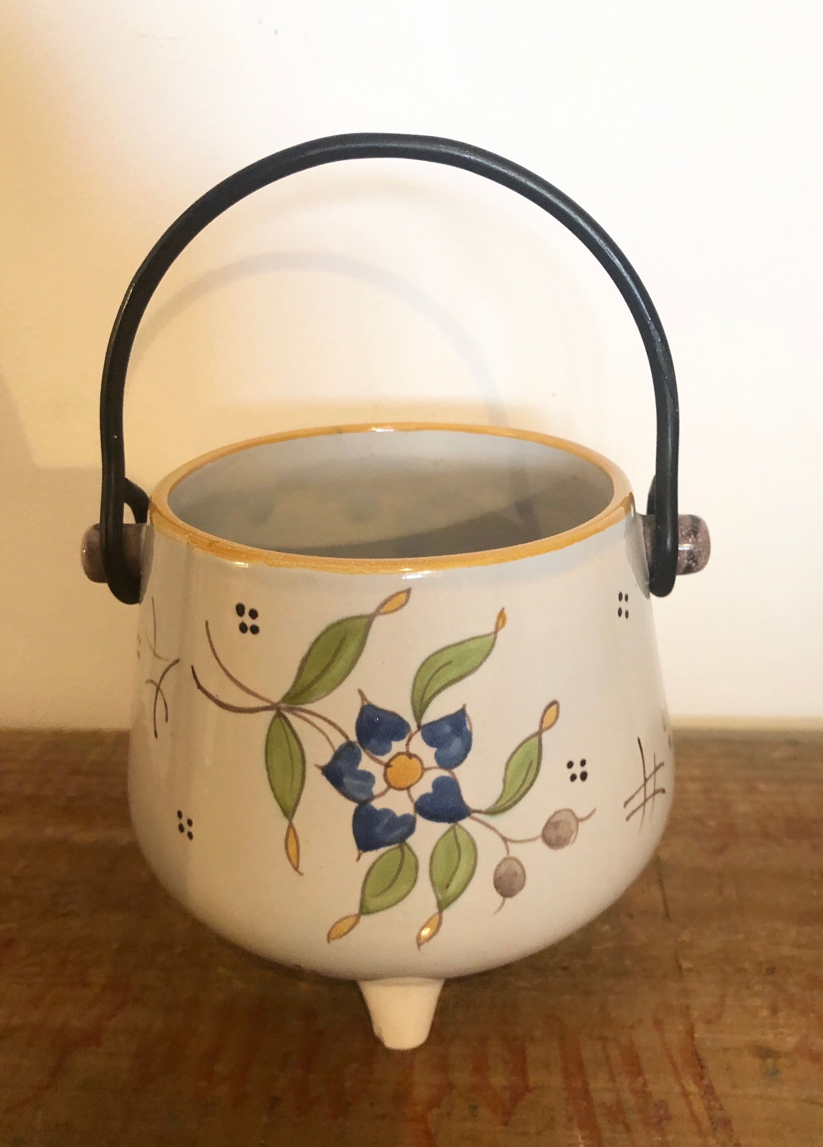Cauldron moustiers