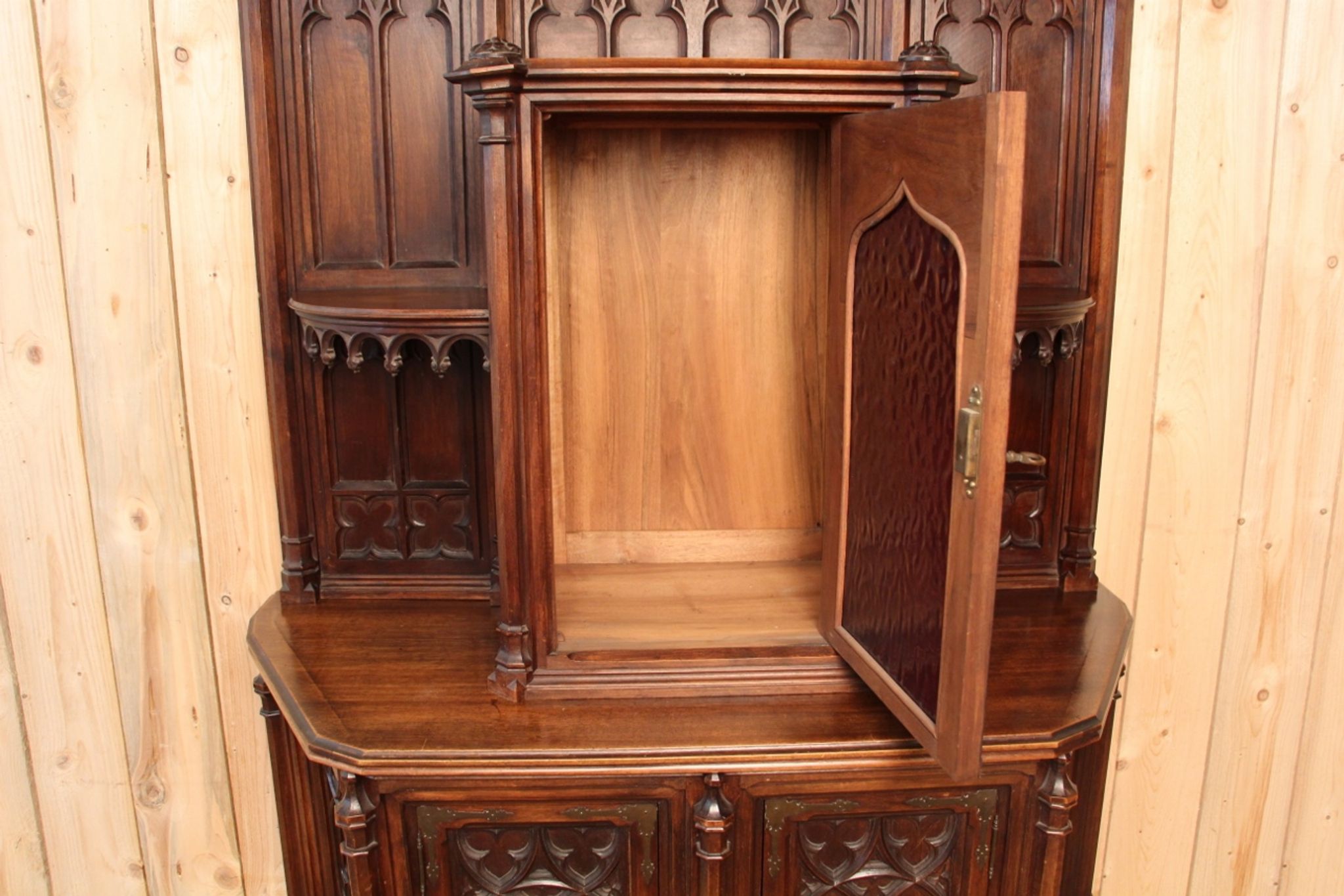 Credence in walnut 19th neo-gothic flamboyant
