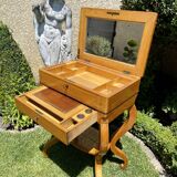 Table à ouvrages en loupe de frêne époque Charles X