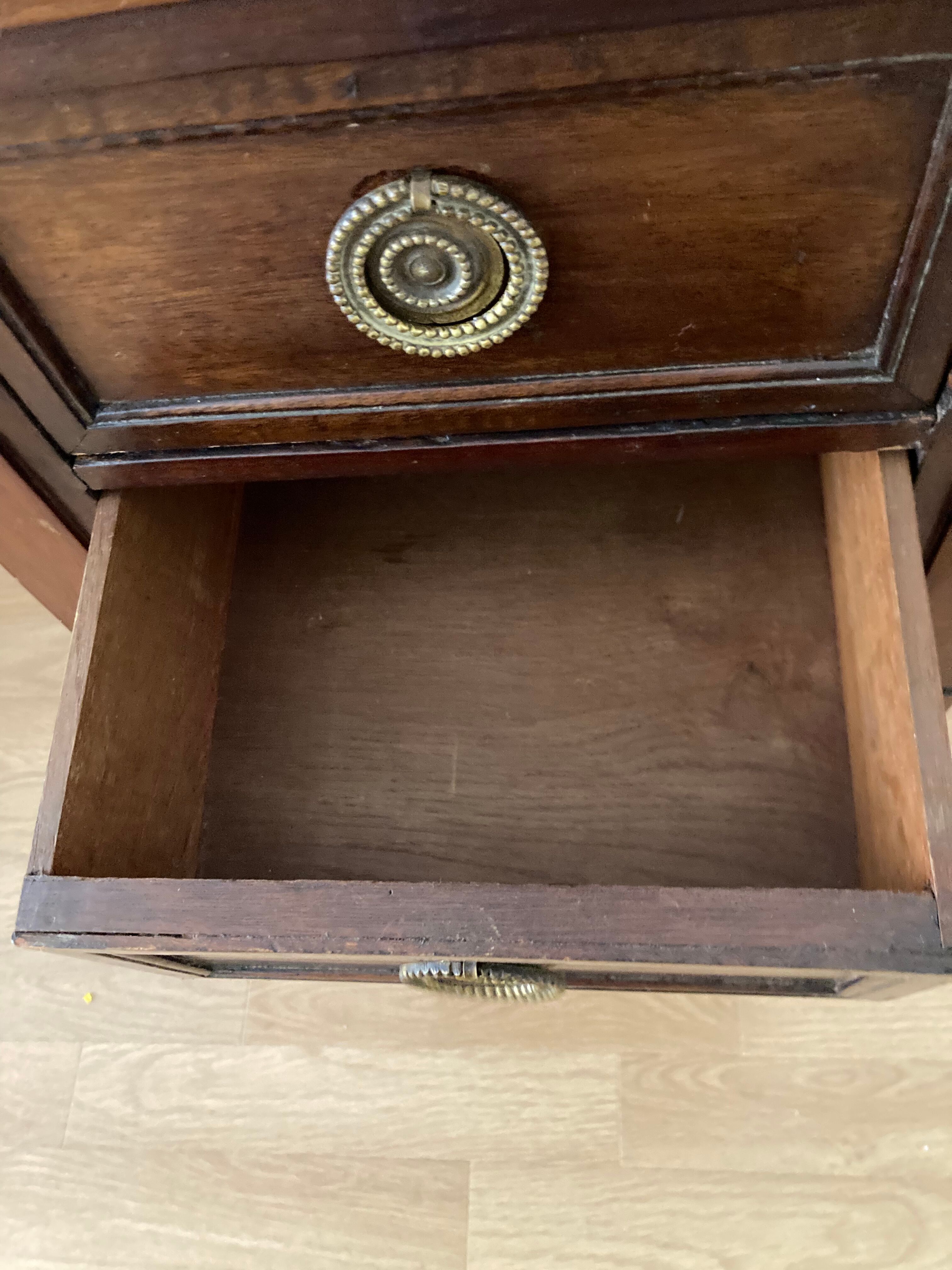 Commode demie lune style Louis XVI