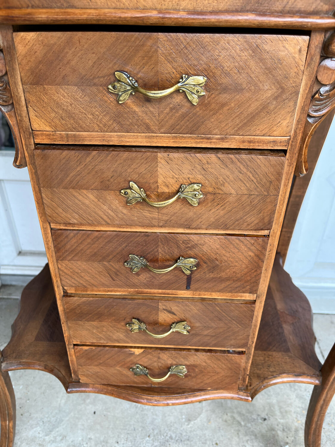 Dressing table in wood marquetry