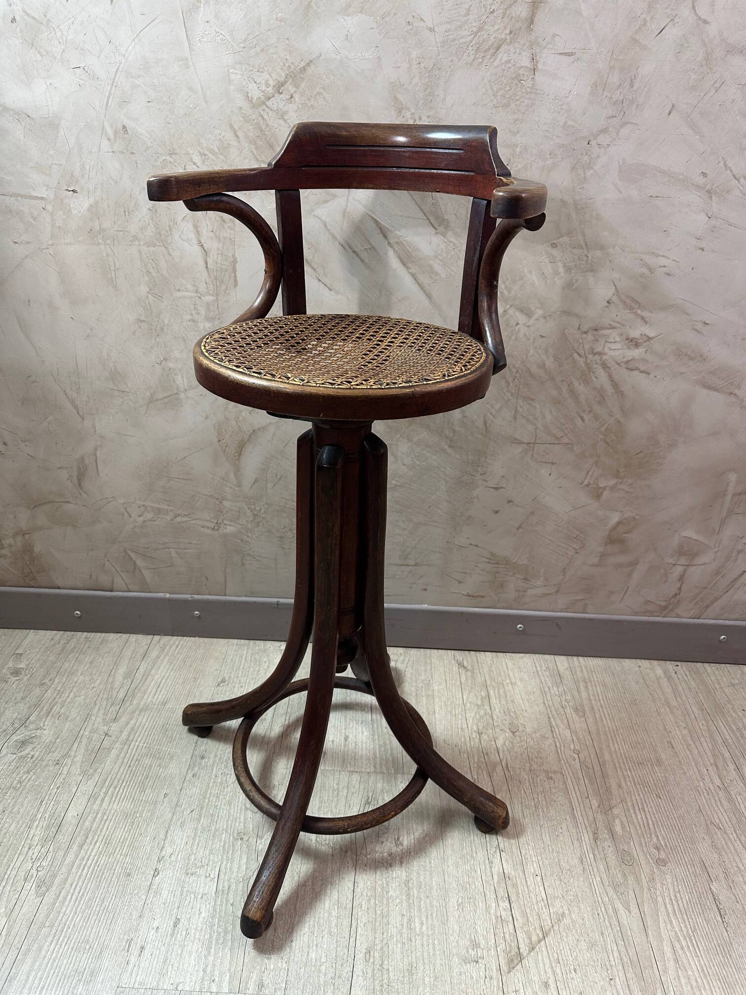 Tabouret de coiffeur pour enfant