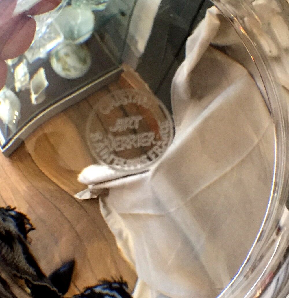 Empty pocket or ashtray crystal art glassmaker st louis in the shape of an eye