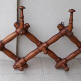Extendable wooden coat rack