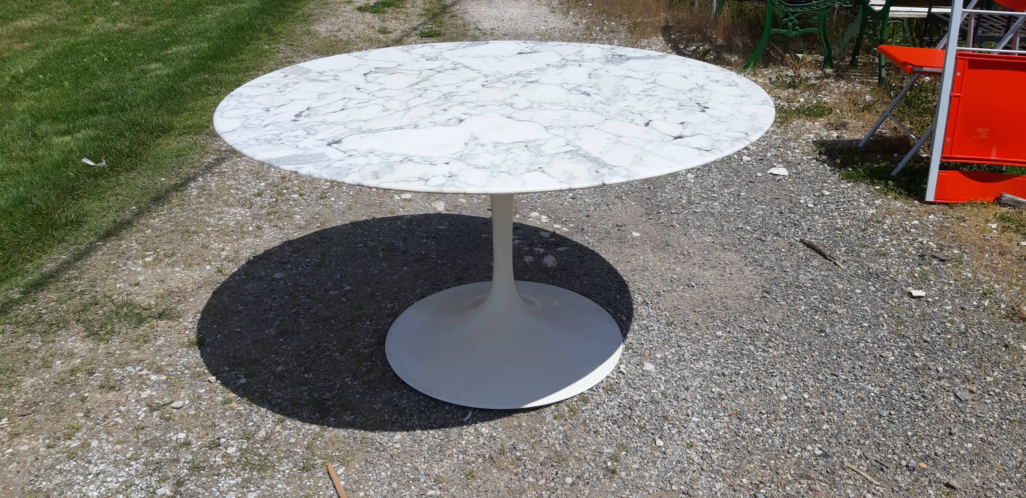 Table Tulip by& Eero Saarinen marble Calacatta, Knoll
