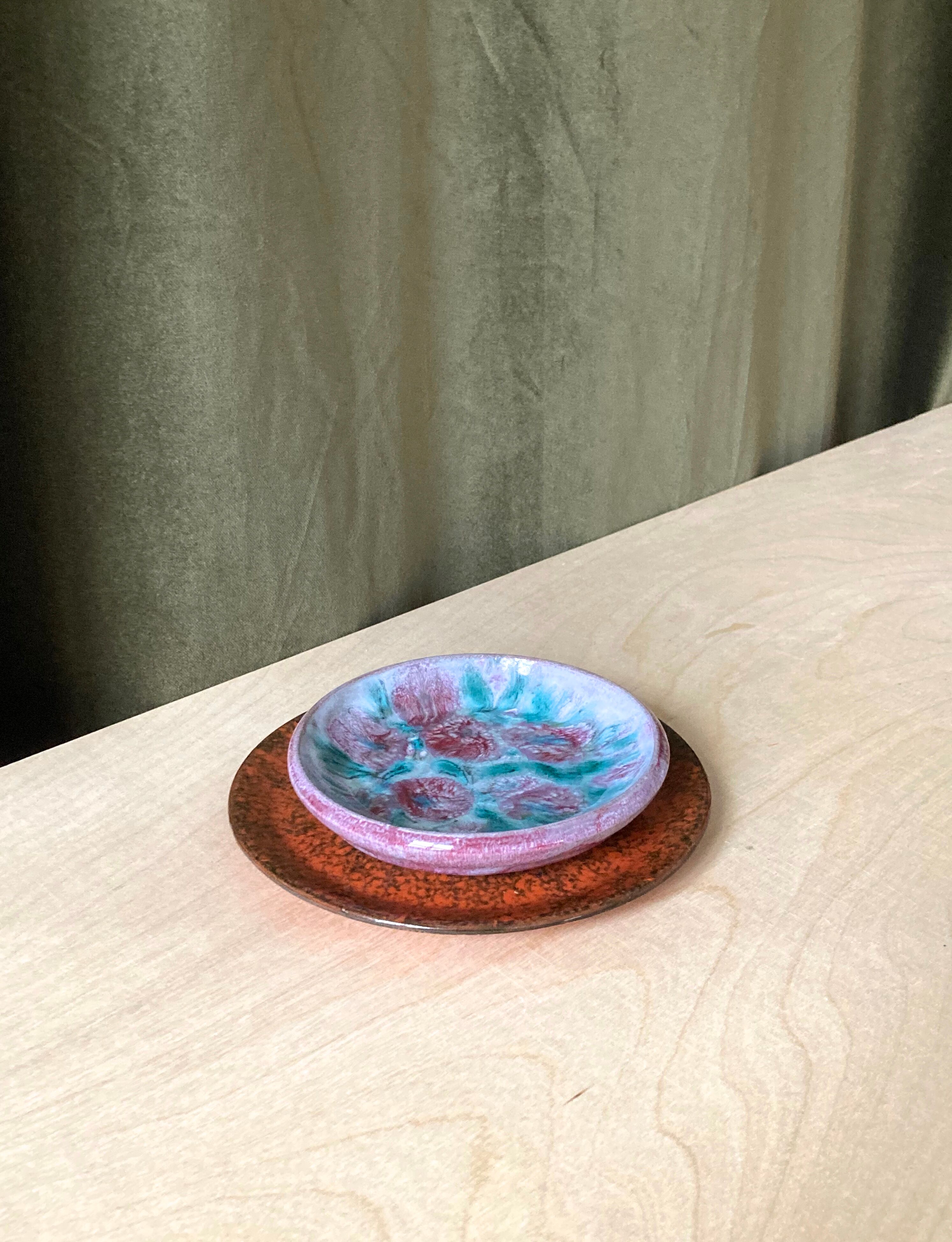 Empty pocket cup by ceramist Cazaux