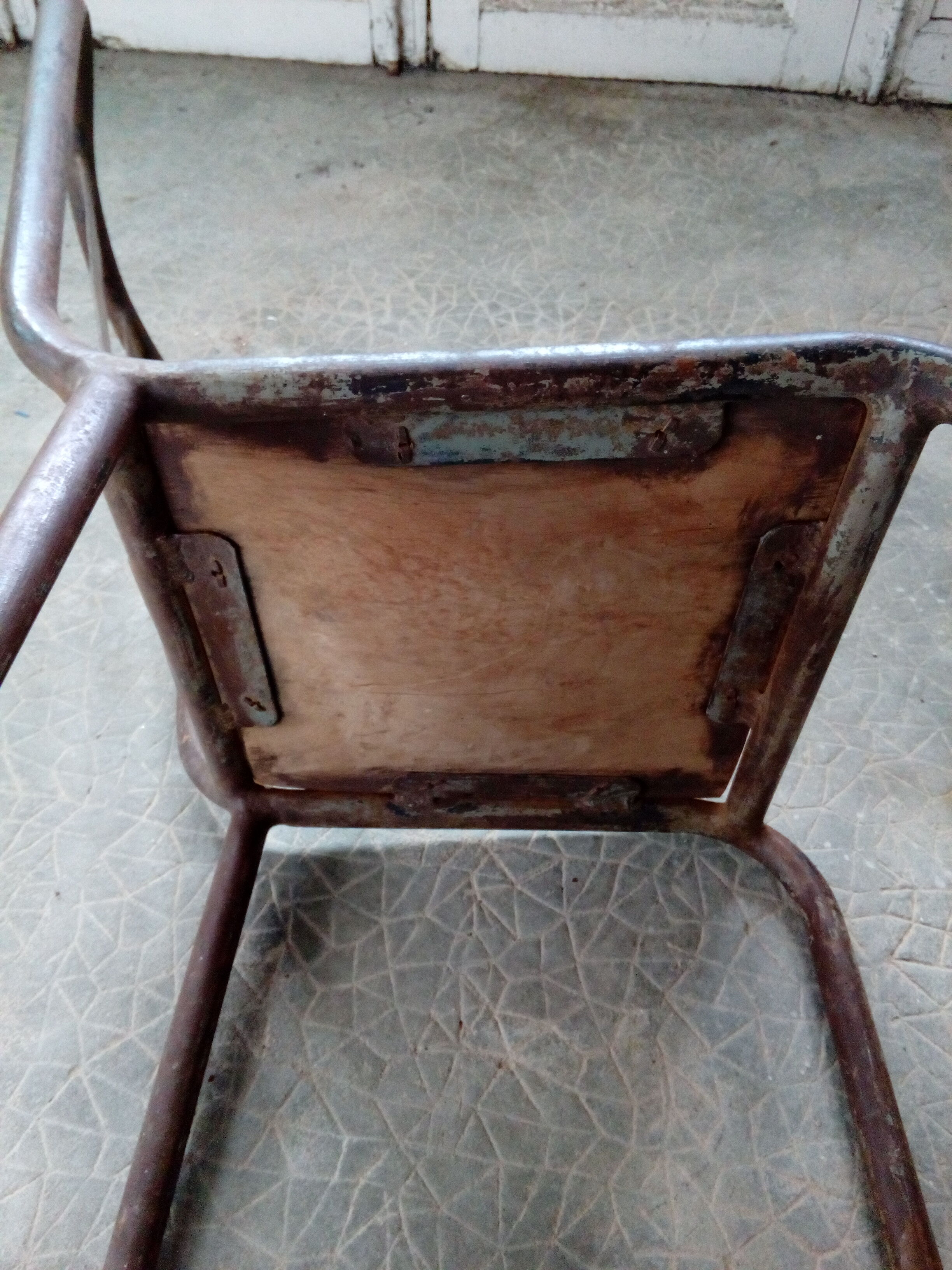 Chaise bistrot de style industriel métal et bois