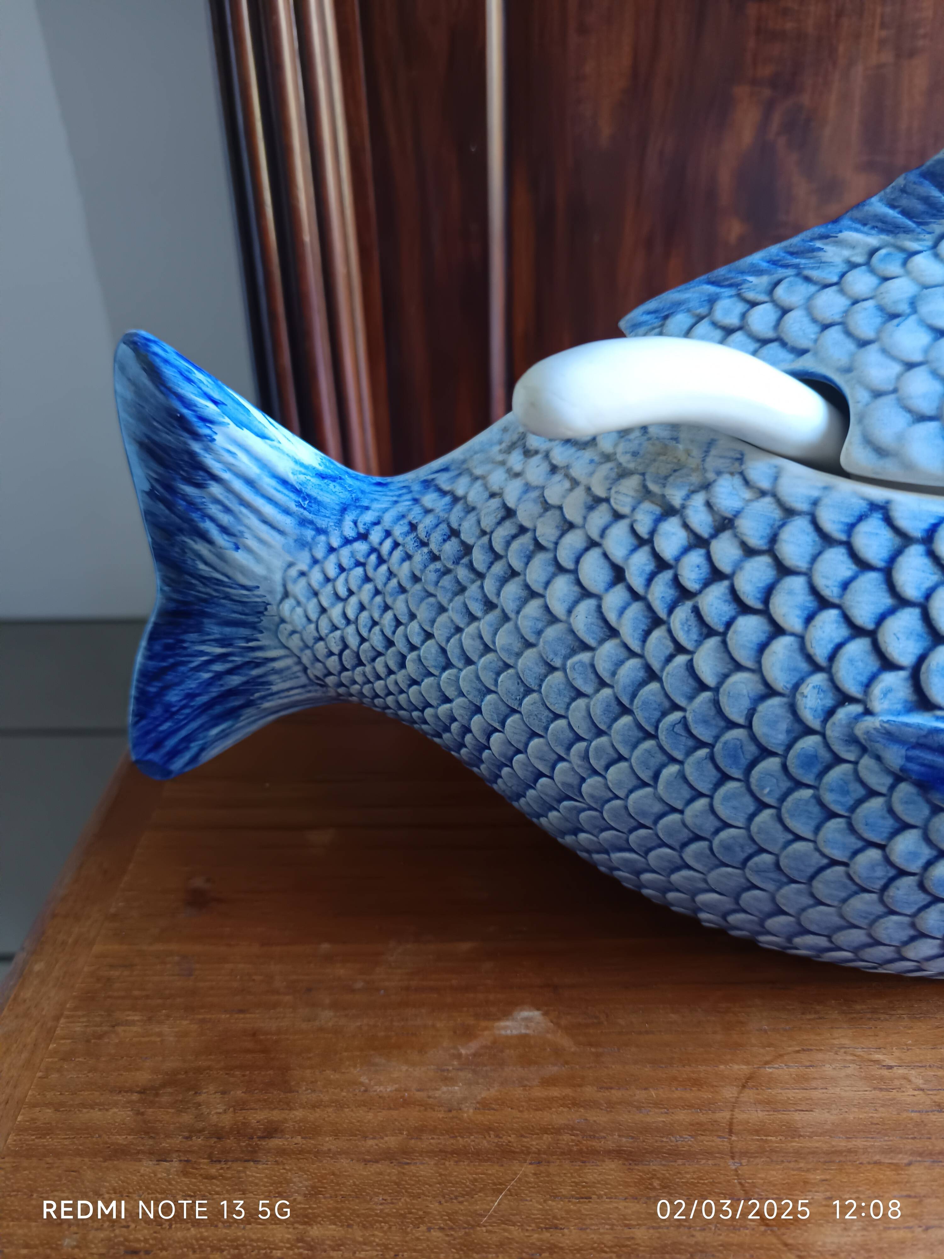 Fish-shaped slip tureen