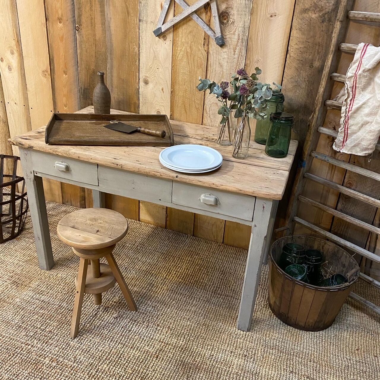 Farmhouse table with 2 drawers
