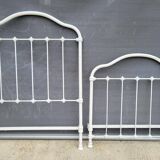 White metal bed “in its own juice” to be repainted