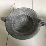Petite paire de pots en zinc.