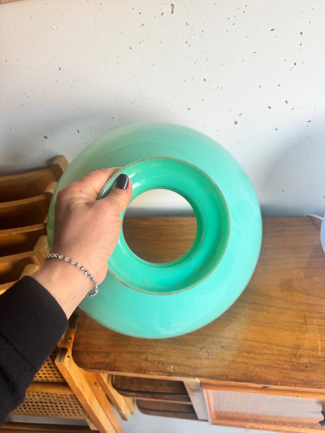 Suspension in turquoise blue opaline