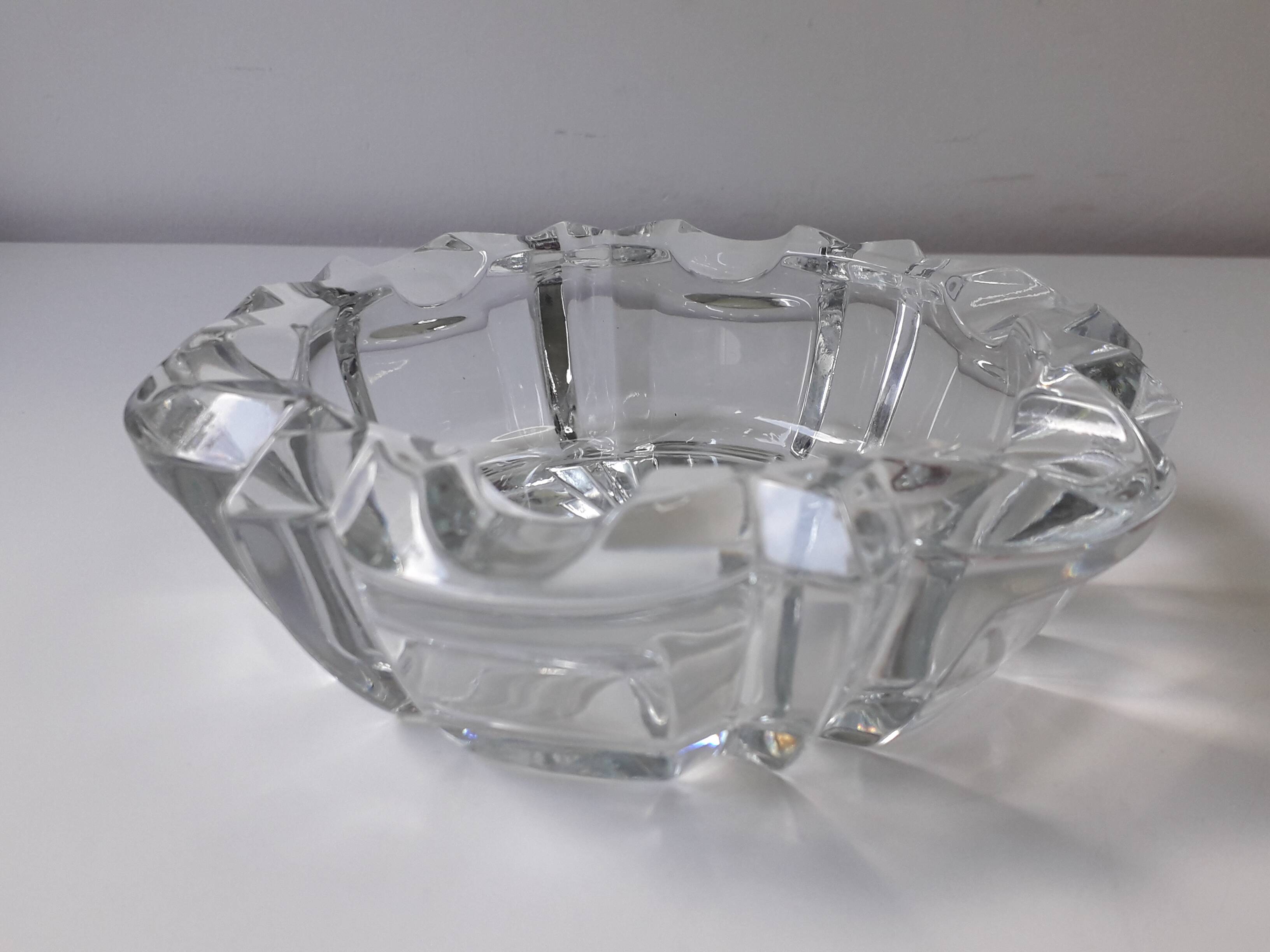 Antique round ashtray in transparent crystal glass (vintage)