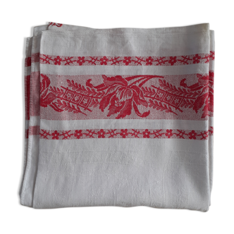 Nappe damasèe ancienne entourage frise rouge monogramme central rouge.