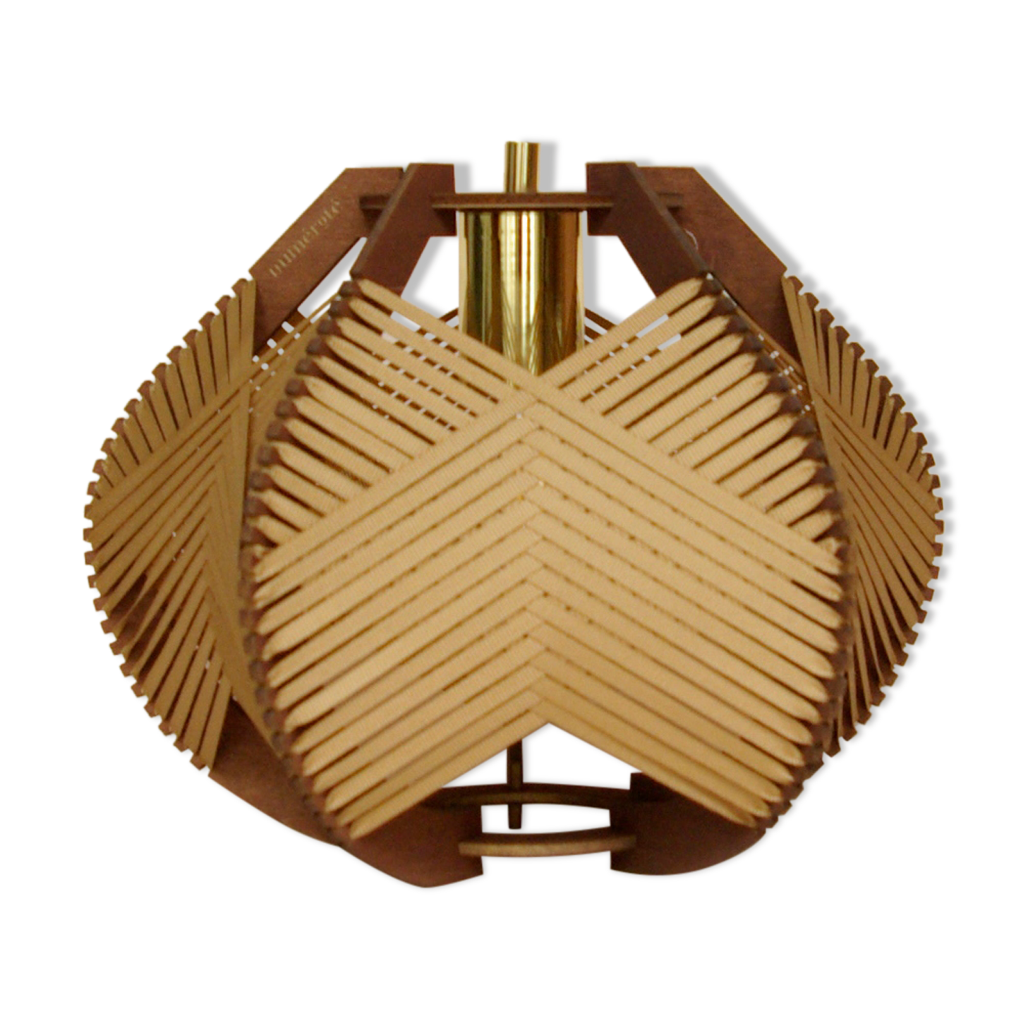 Camel lamp woven to hang