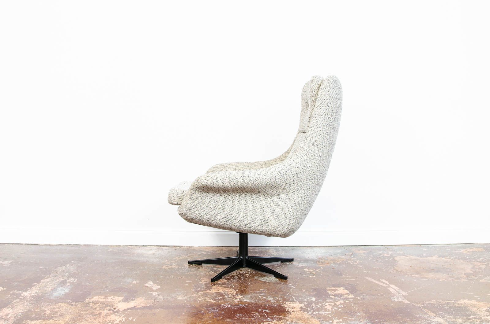 F 015 swivel armchair by Lubusie Fabryki Mebli 1970's