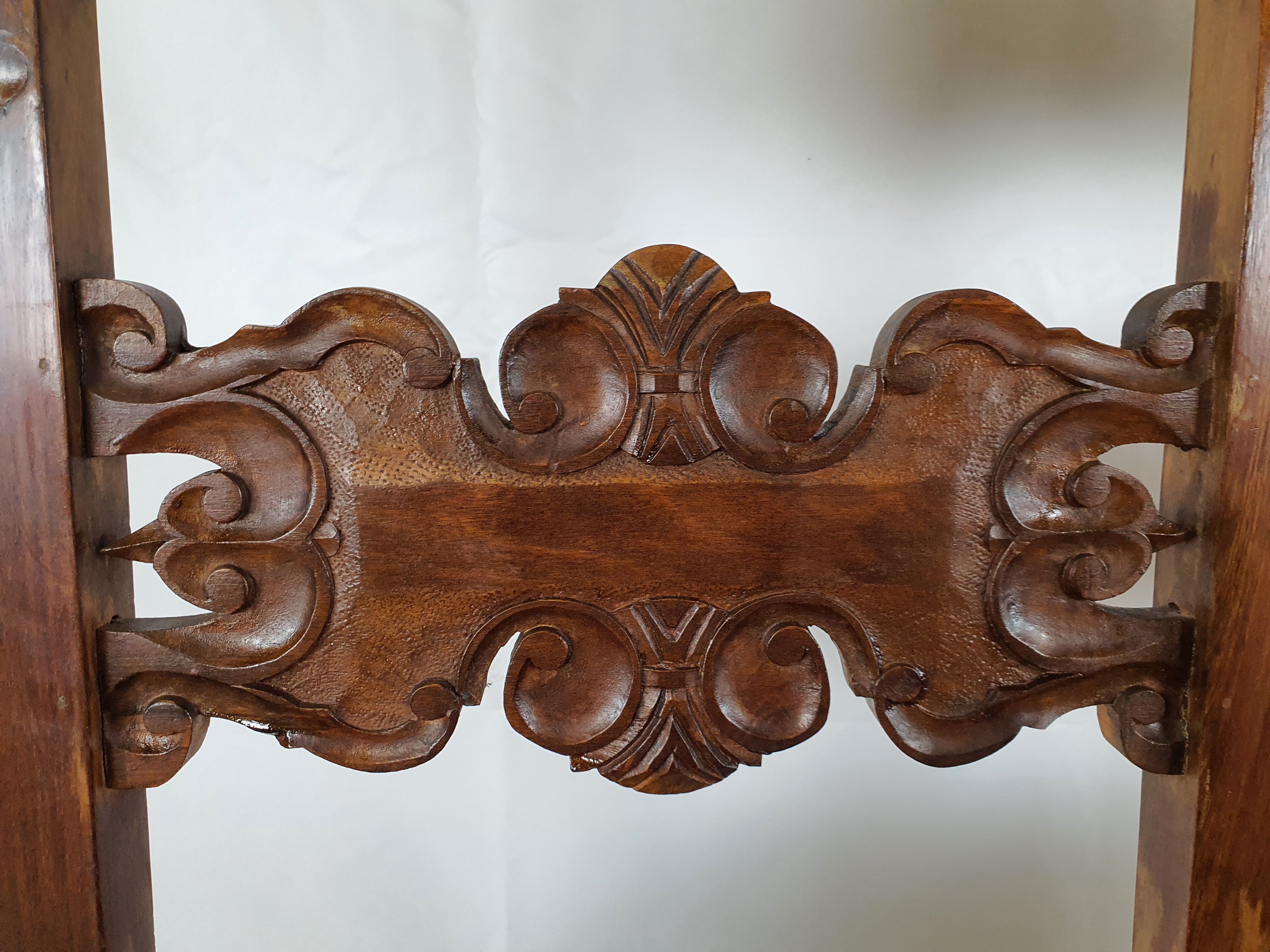 Pair of Renaissance chairs from the early 1900s