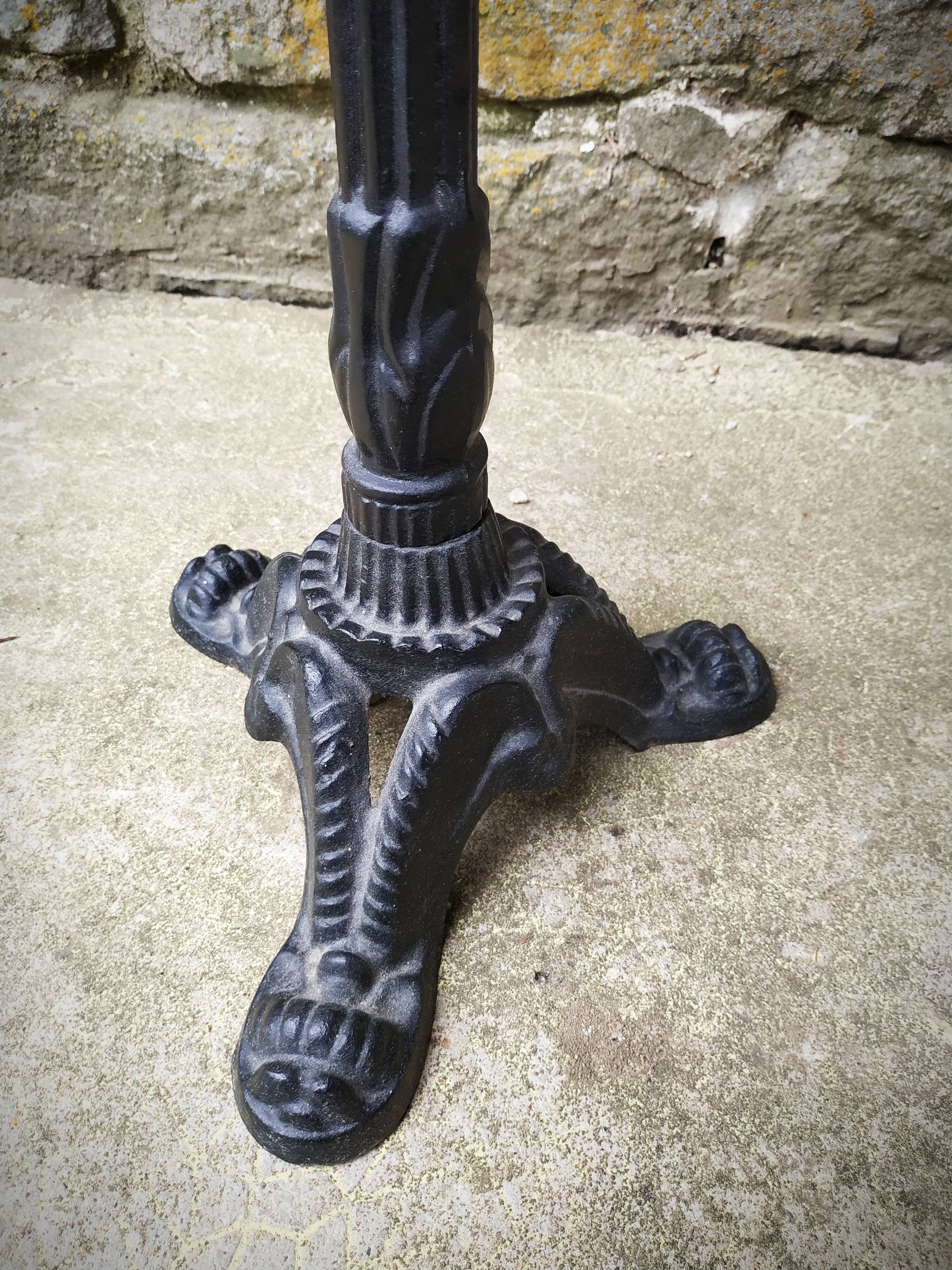 Small pedestal table in marble and cast iron