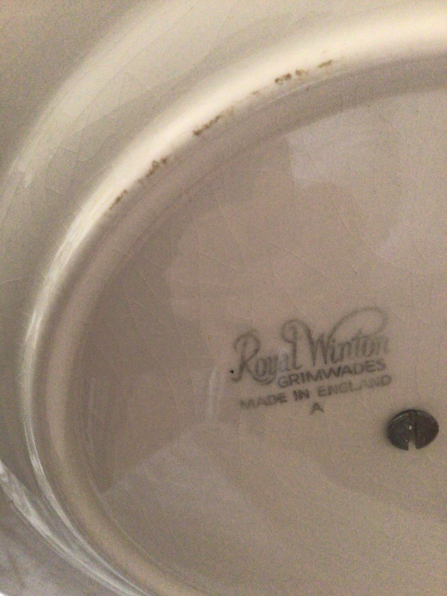 Servant / vintage porcelain cake display