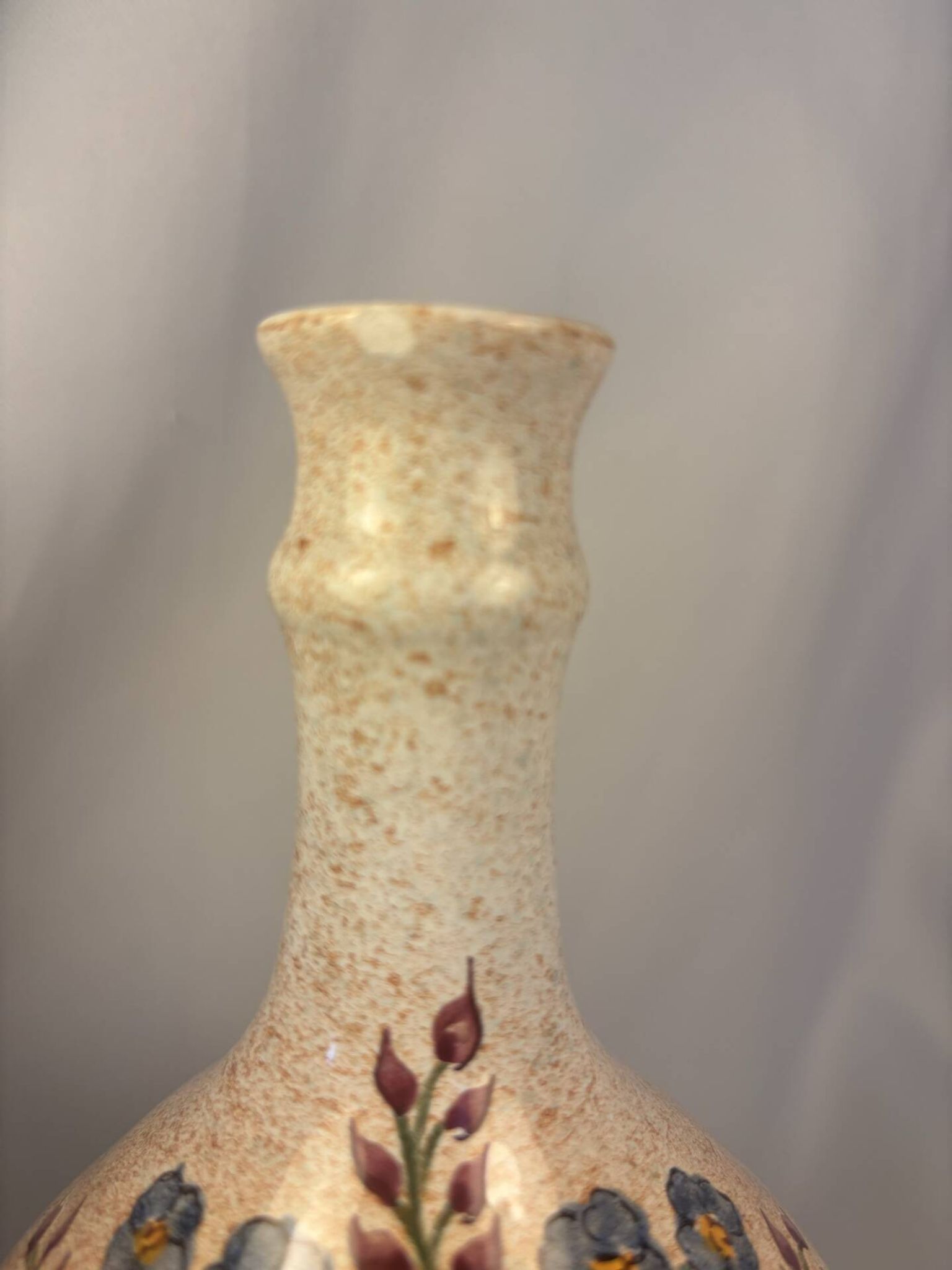 Magnificent vintage vase signed Simon-D – Glazed ceramic with floral decoration.