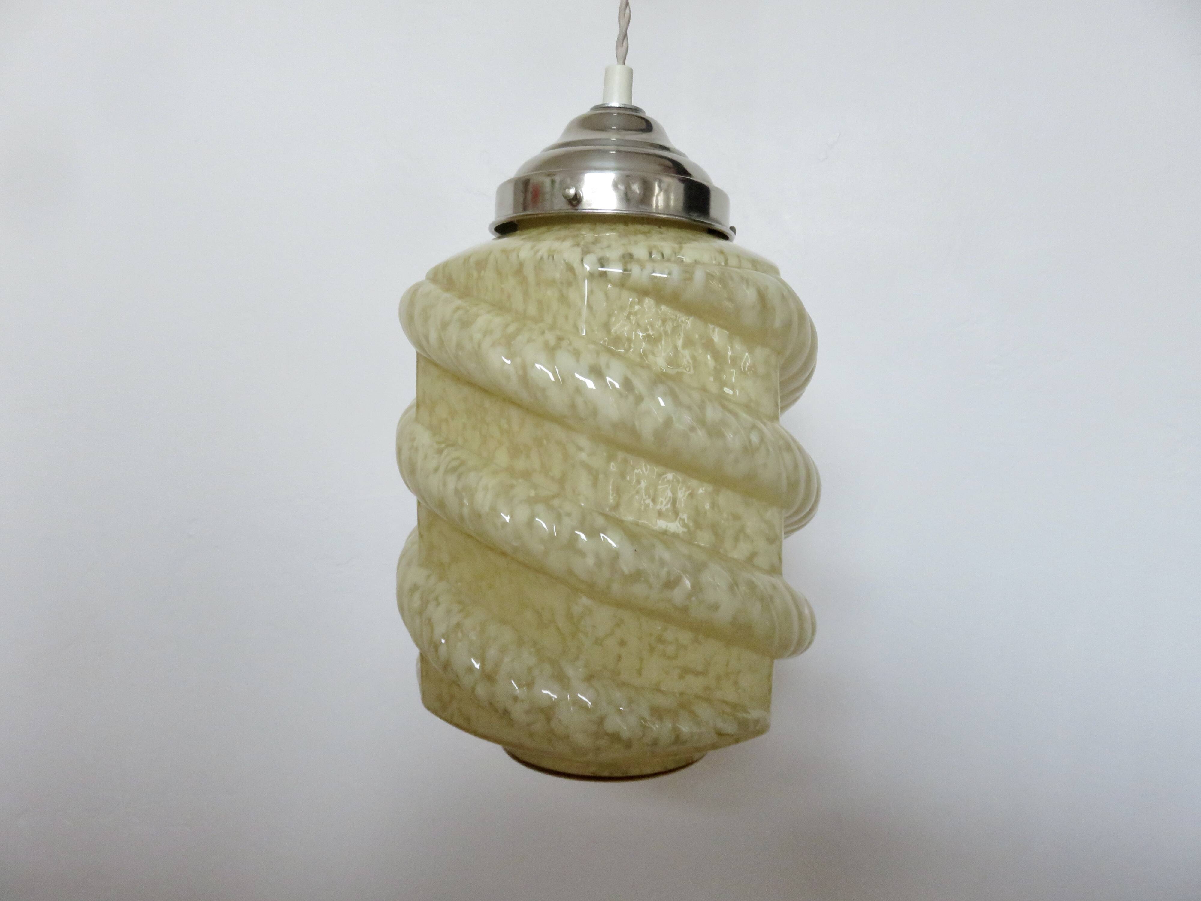 Suspension art déco en verre de Clichy et laiton chromé, années 30 40