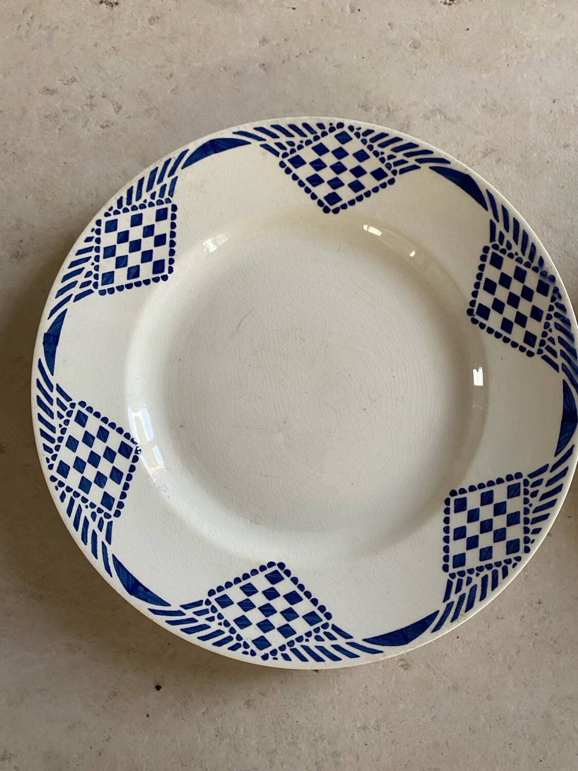 Plates model Pantin mill of wolves