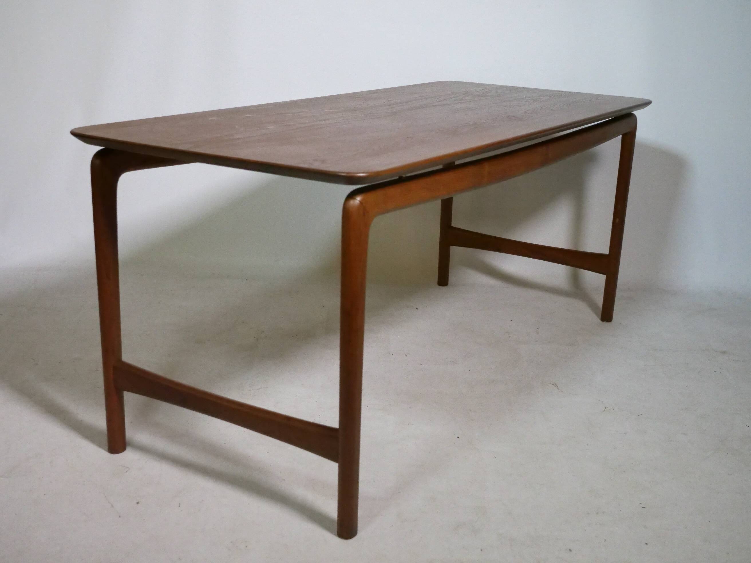Table basse en teck de Peter Hvidt et Orla Mölgaard Nielsen, FD 15/54, années 1950