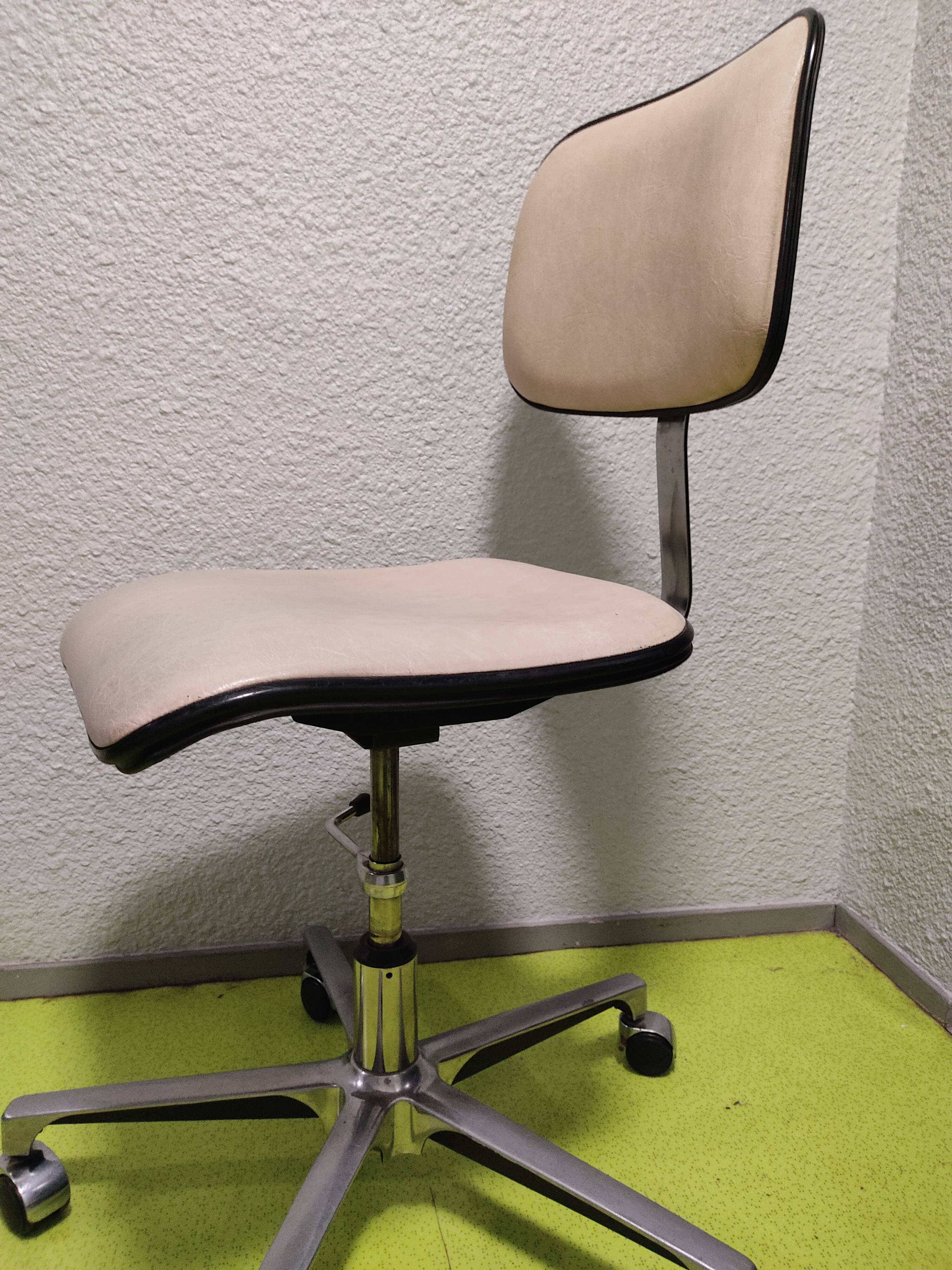 Vintage office chair 1970