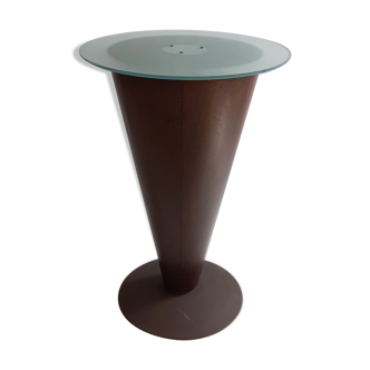 Table eats round standing in oak and shortbread glass