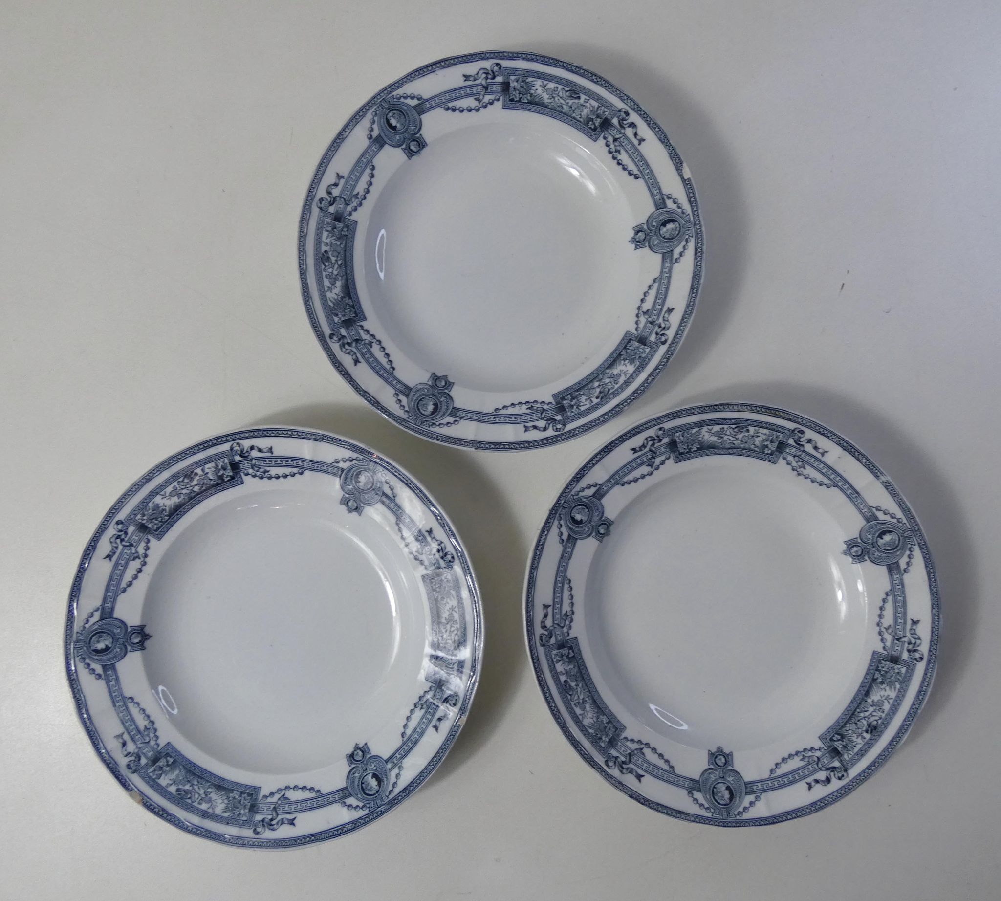 Iron earth 3 hollow plates medaillon