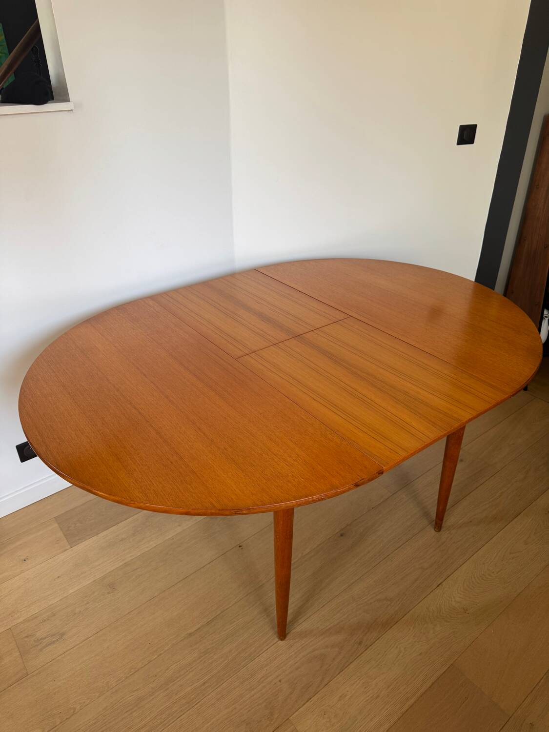 Scandinavian round table with compass legs