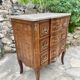 Petite commode en Marqueterie à Ressaut central Époque XIX eme siècle