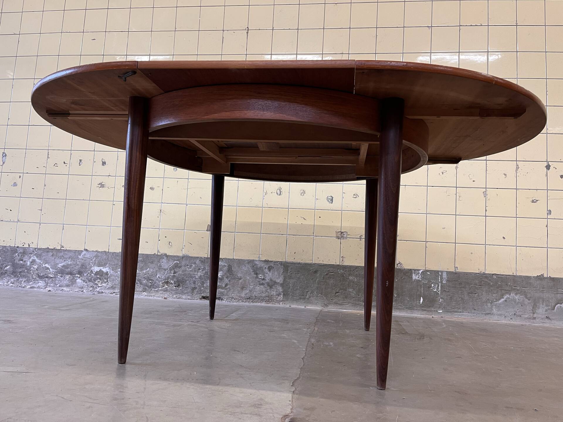 Table à manger ronde extensible en teck vintage