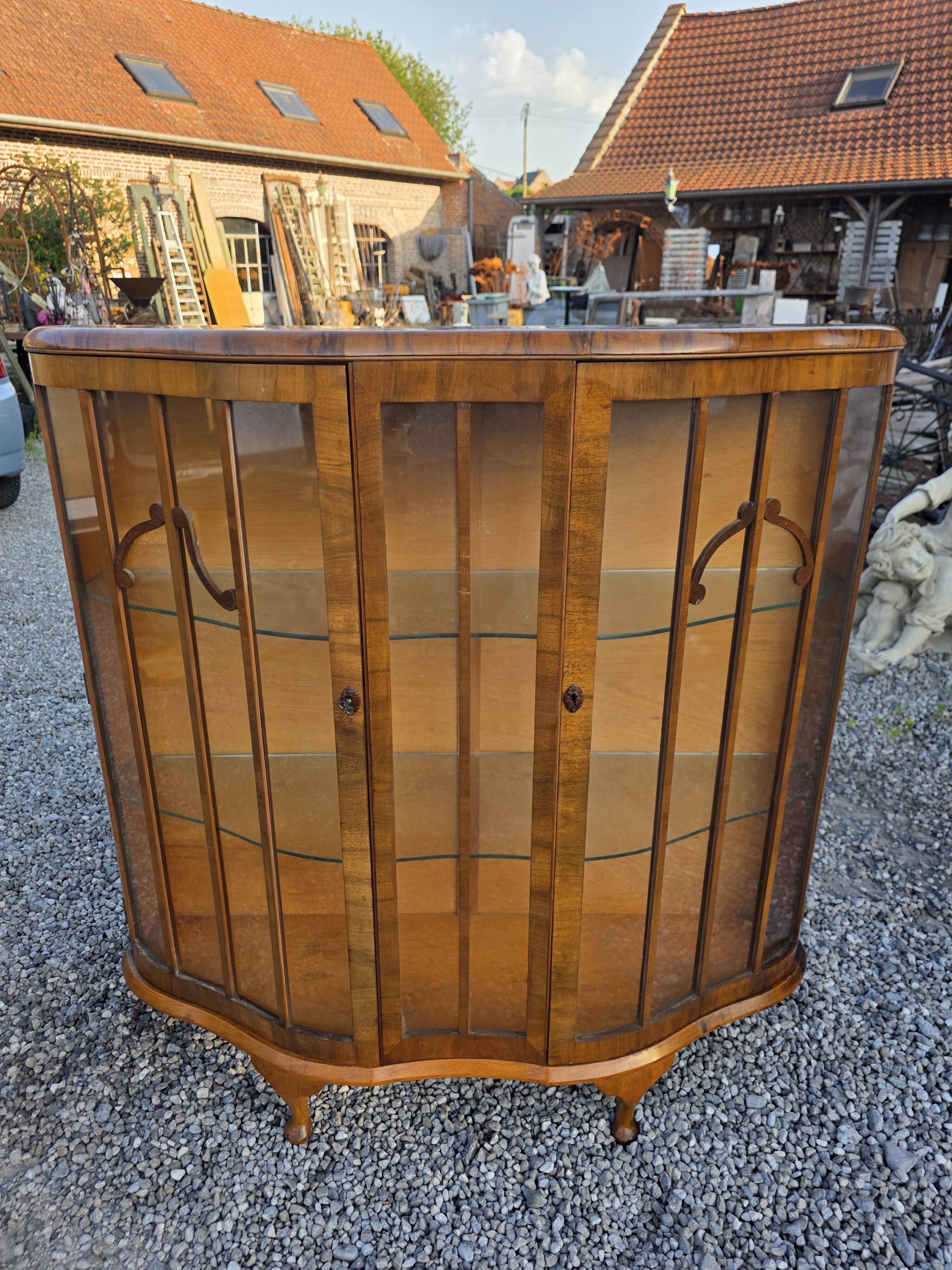 Art Deco display cabinet in walnut from the 1930s.