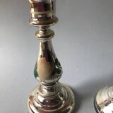Paire de bougeoirs en verre argenté