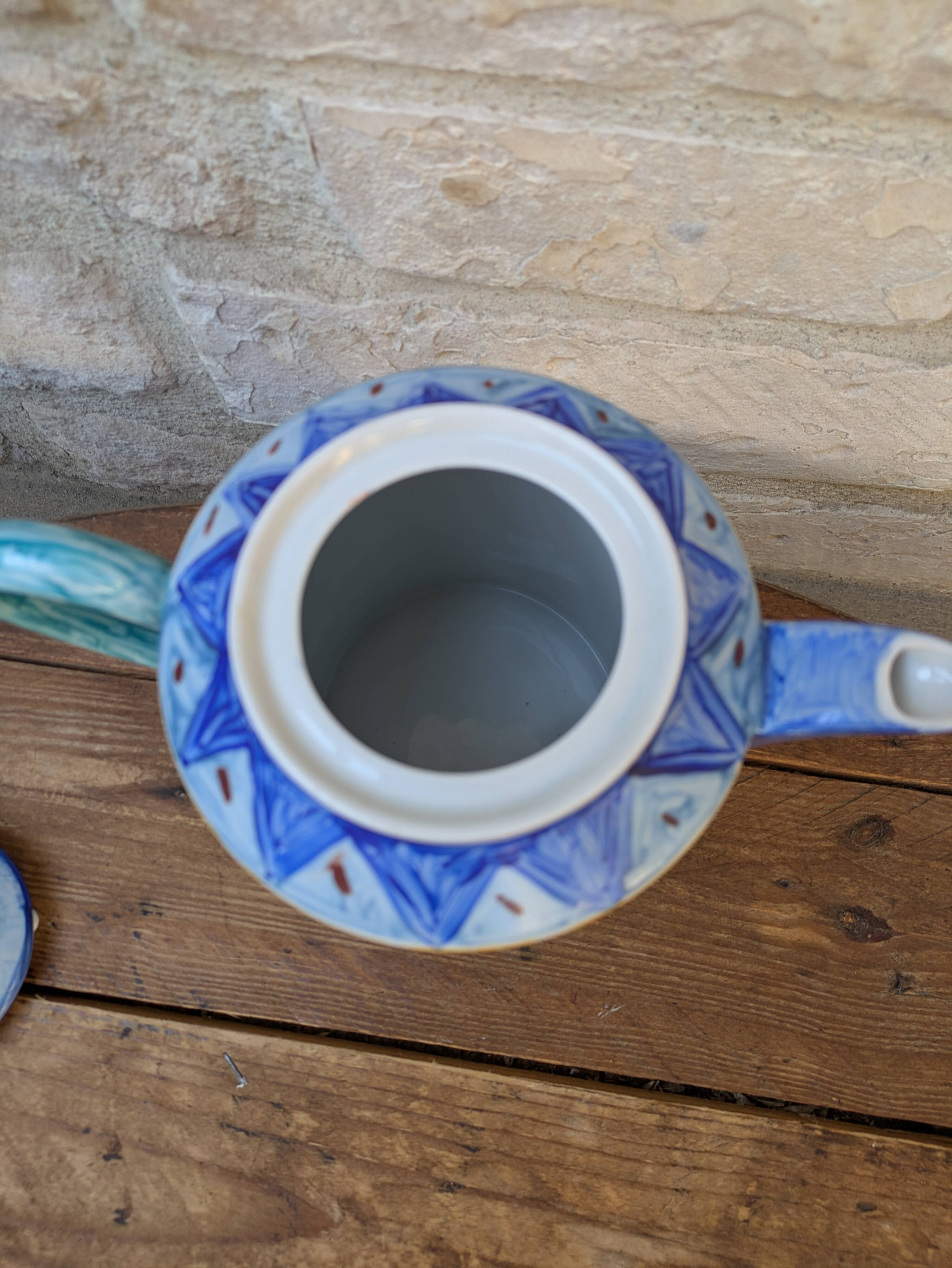 Théière en porcelaine de Limoges peinte à la main par Christine Etchevers