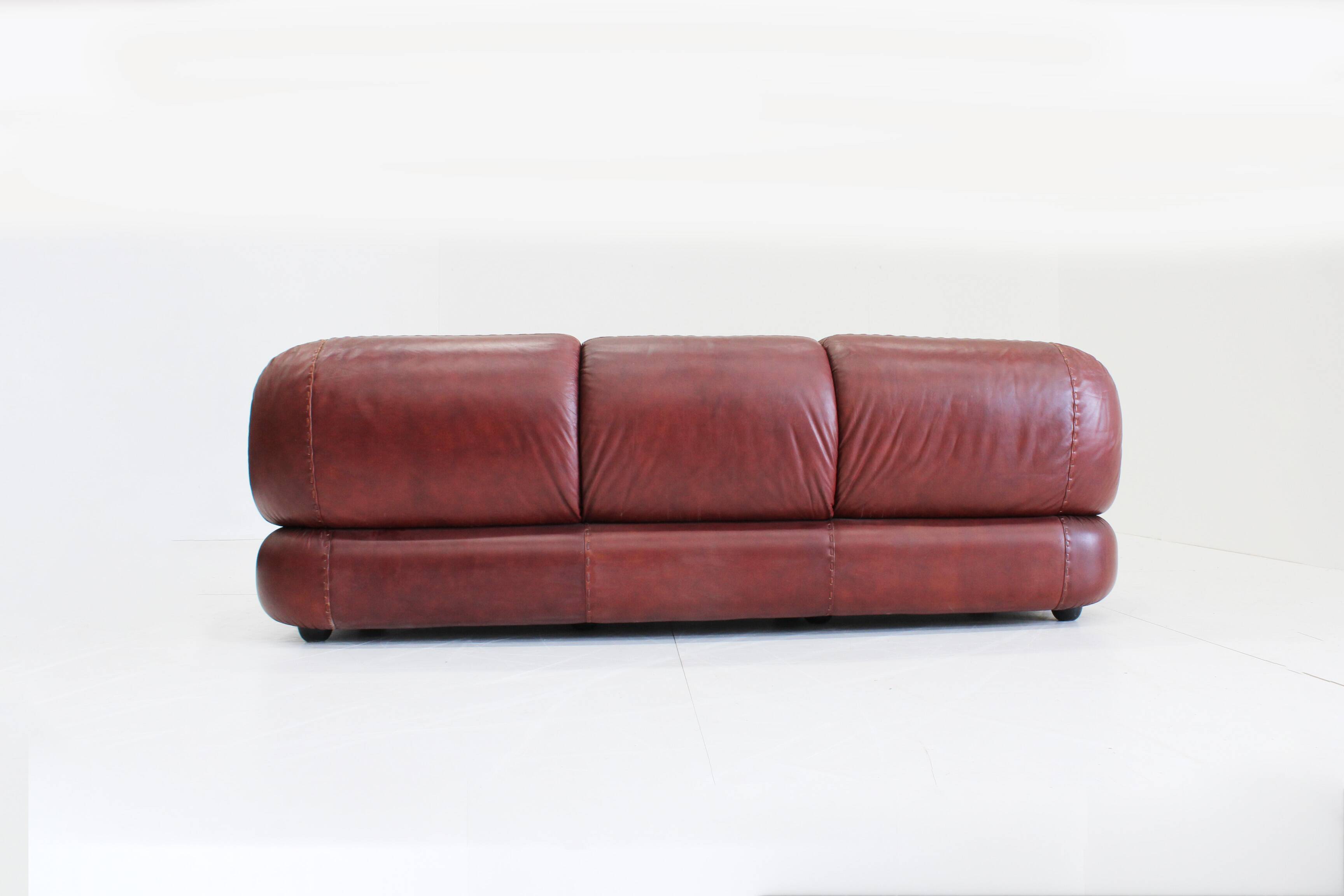 Sapporo Italian leather sofa Mobil Girgi 1970s