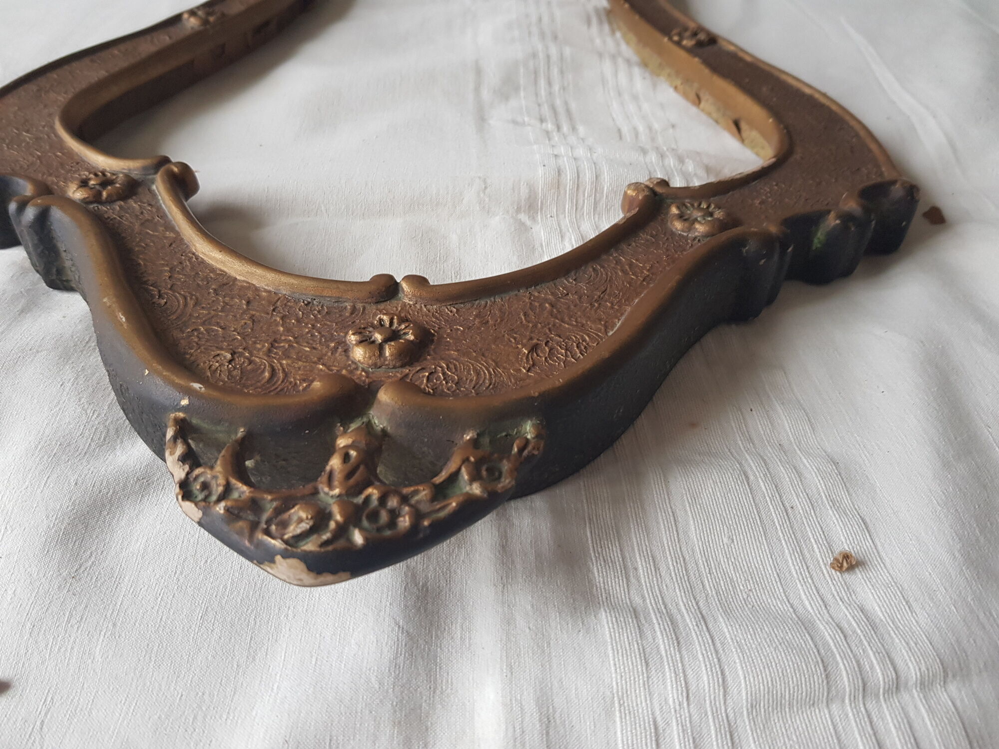 Old frame in gilded carved wood baroque style Louis XV foliage 33 x 43