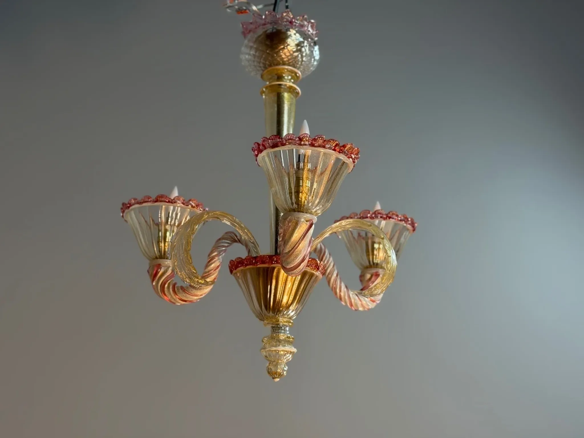 Small Venetian chandelier made of Murano glass circa 1940.