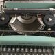 Machine à écrire mécanique vintage portable Olivetti Lettera 32