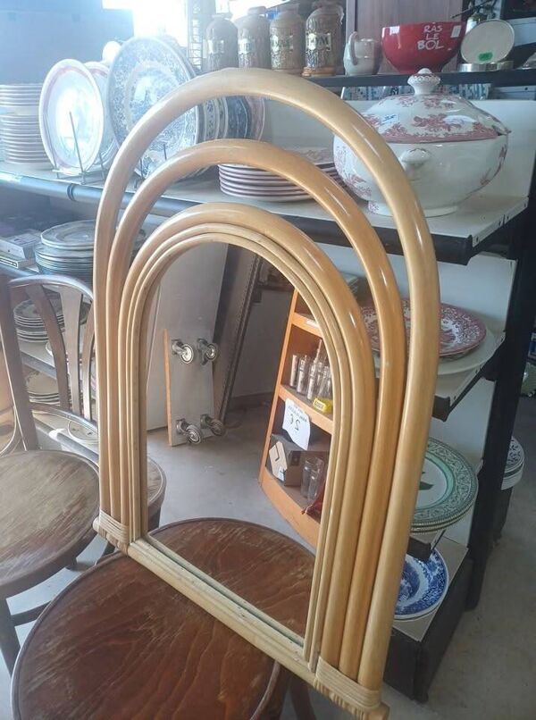 Beau miroir arrondi rotin clair