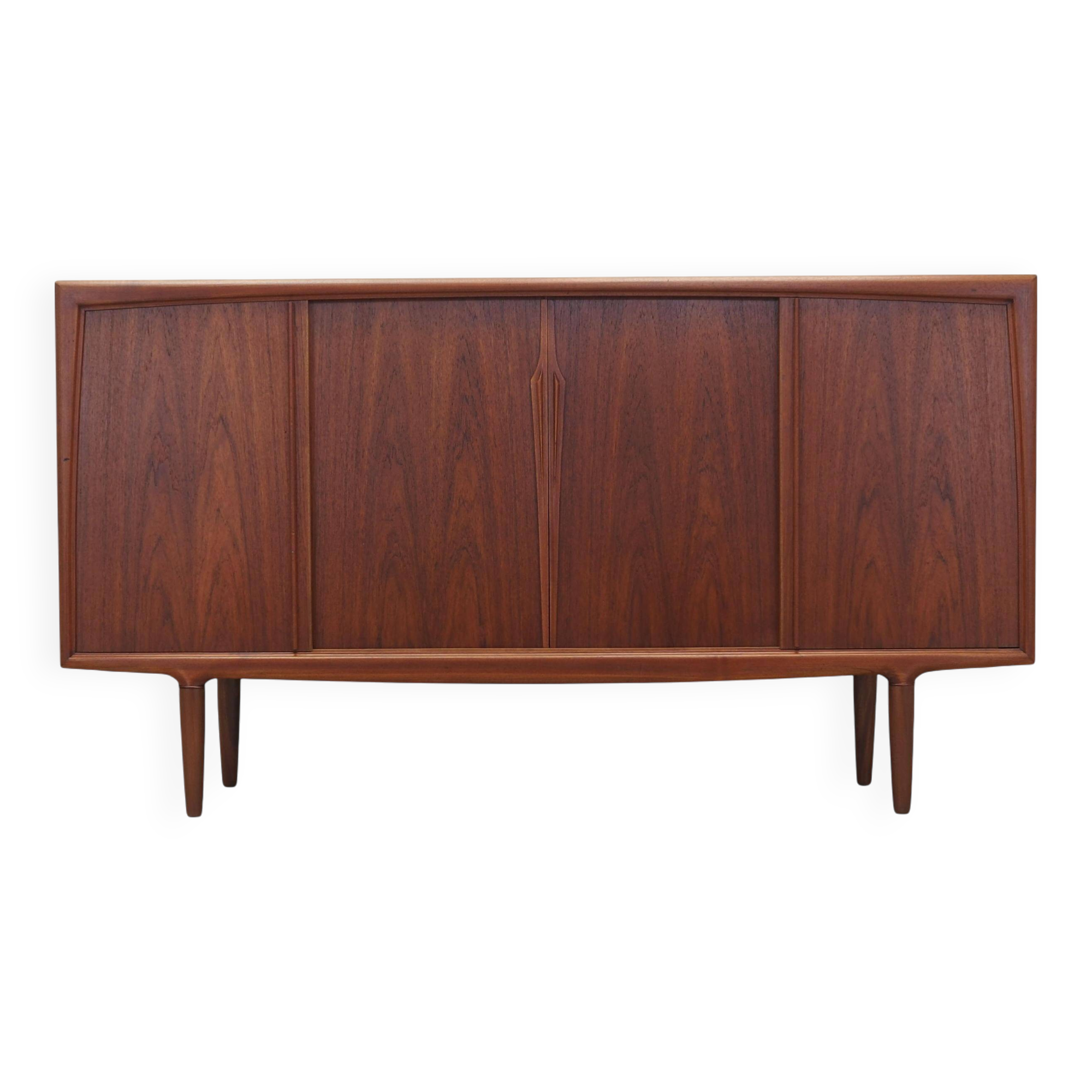 Buffet haut en teck, design danois, années 1960, production : Omann Jun