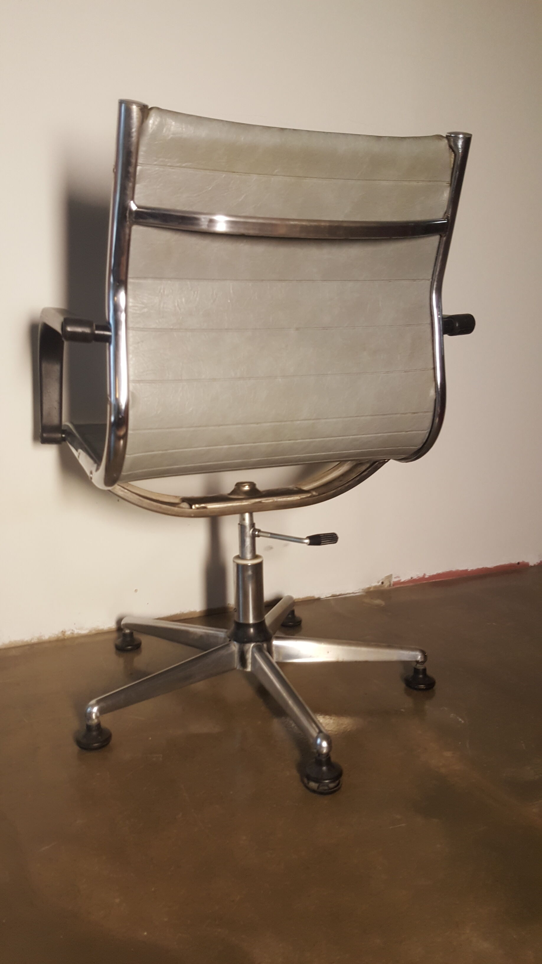 Office chair 70