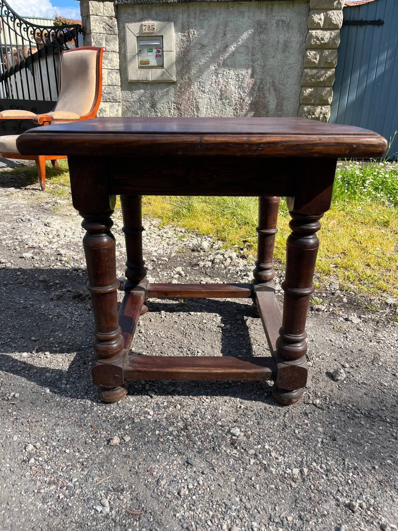 Table ancienne en chêne massif – Pieds tournés balustres et entretoise, sty